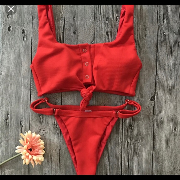 Red Bikini - Picture 1 of 3